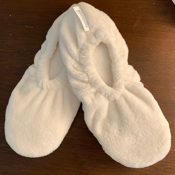 Nestwell Shoes - 🎄NWT Memory foam slipper socks. No skid bottoms